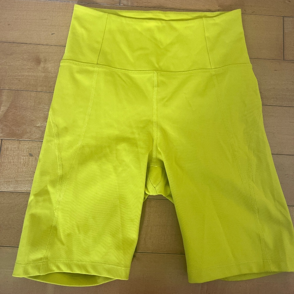 Girlfriend Collective bike short